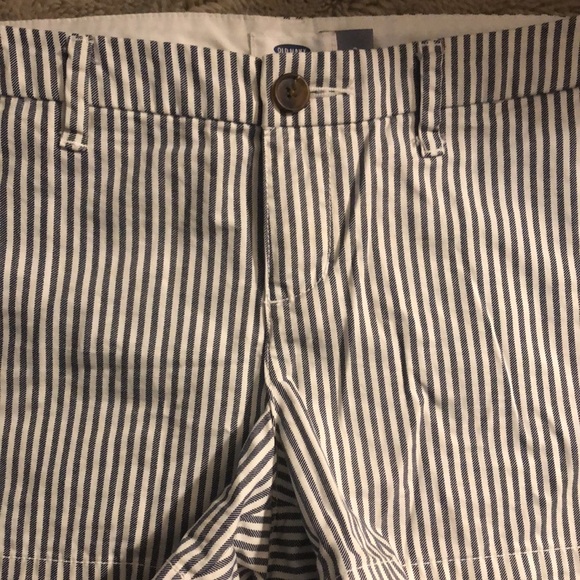 🔹4 for $30 Old Navy Blue and White Striped Shorts, size 2 - Picture 2 of 4